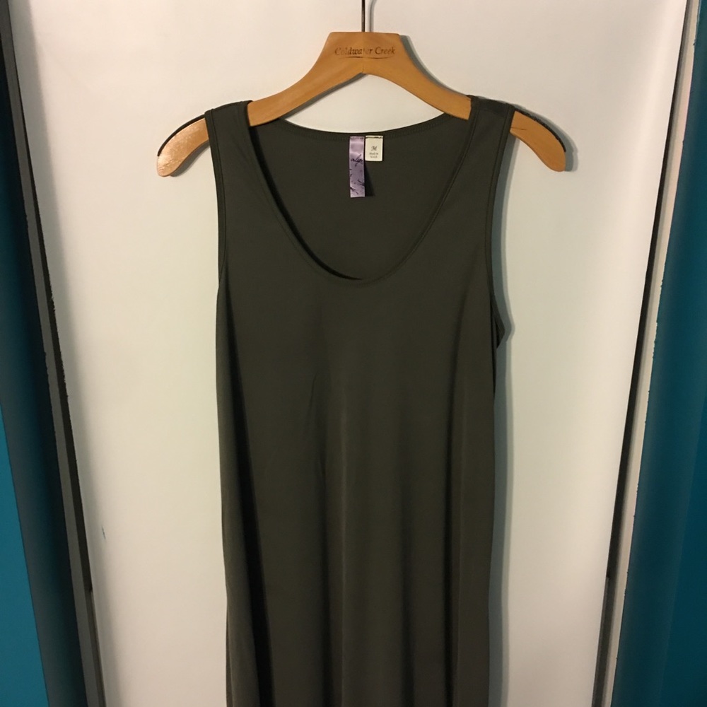 Mid Length Sleeveless Dress 🌱